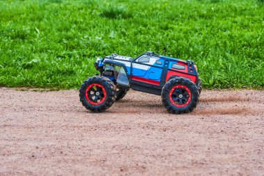 Radyo kontrollü araba hareketi