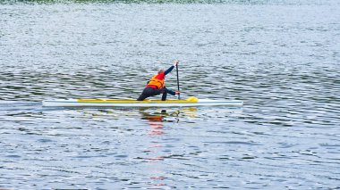 Nehirde kürek eğitimi