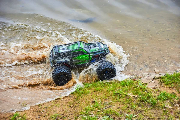 Radio-controlled car movement