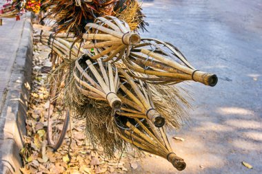 Kamboçyalı Bisiklet kullanmak gibi feat temizlik için öğeleri bir sürü ile