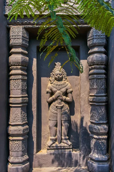 Wat Preah Prom Rath ornamento di pietra bellissimo tempio in Siem Reap — Foto Stock