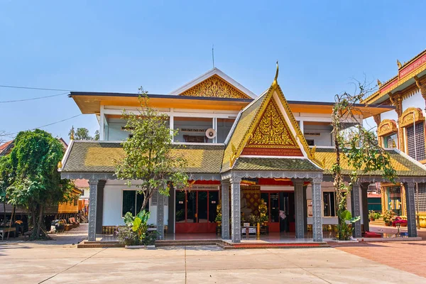Wat Preah Prom Rath hermoso templo en Siem Reap — Foto de Stock