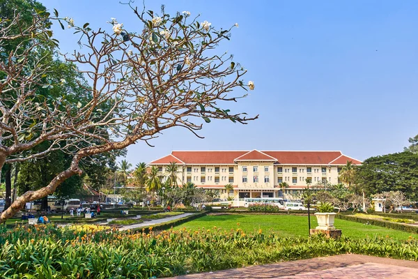 Stone statues in Royal Independence Gardens in Siem Reap — Stock Photo, Image