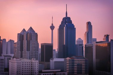 Güzel gündoğumu yatay hava Kuala Lumpur Skyline, Malezya