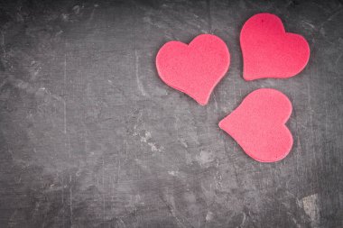 gri arka plan üzerinde Hearts