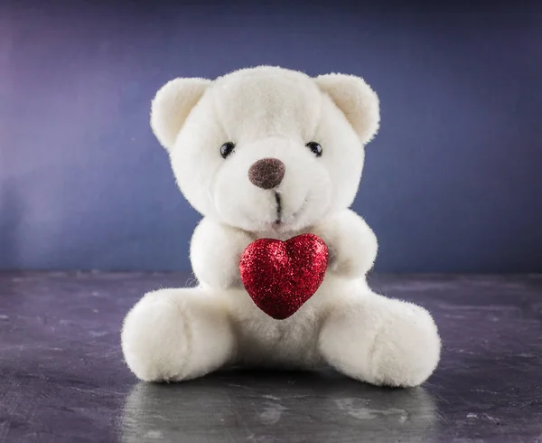 White Teddy Bear Holding cœur rouge avec "i love you" écrit sur le Blanc 10" 