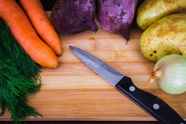 Sebze borsch pancar, havuç, patates, soğan için ana unsurlarıdır. Görünümü üst. Düz yatıyordu.