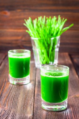 Buğday çimi vurdu. Buğday çimen suyu. Sağlık eğilimini