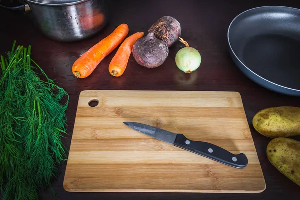 The main ingredients are vegetables for borsch beets, carrots, p — Stock Photo, Image