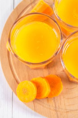 taze havuç suyu ahşap zemin