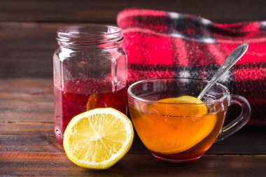 Soğuk algınlığı - hap, uyuşturucu sprey. Halk ilaçları - limon, çay, Ahududu reçeli. Termometre, mendiller. Hastalık, grip tedavisi.