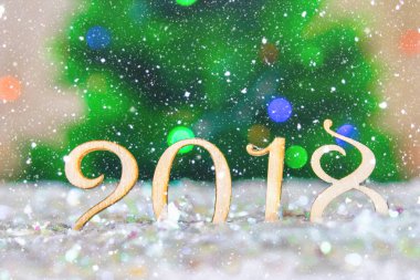 2018 ahşap isimlerinden kar üzerinde. Noel atmosferi. Yeni yıl 2018.
