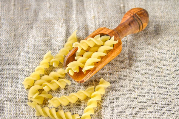 Helix- or corkscrew-shaped pasta. Rotini macaroni. Related to fusilli, but has a tighter helix, i.e. with a smaller pitch. — Stock Photo, Image