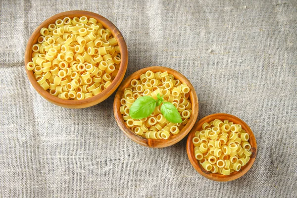 Macarrones Ditalini. Anillos de pasta. Tubettini y dedal. Anellini. . — Foto de Stock