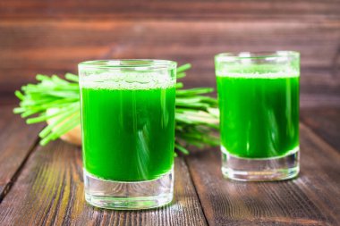 Buğday çimi vurdu. Buğday çimen suyu. Sağlık eğilimini