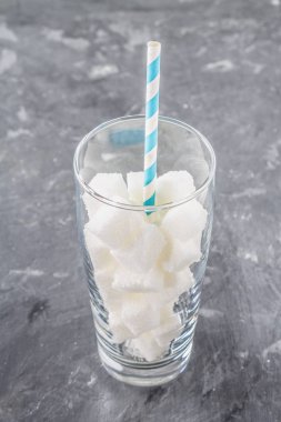 Cam kesme şeker ile sağlıksız bir diyet olduğunu. Tatlı soda, şeker içeriği.