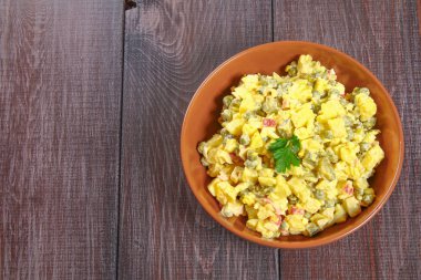 Rus salatası Olivie. Noel. Bir gelenek. Yeni yıl.