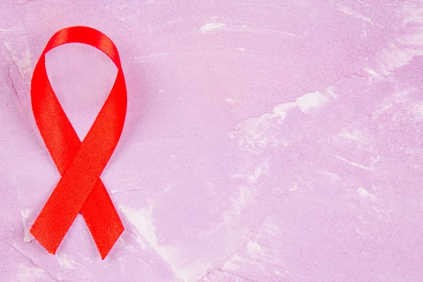 Rött band medvetenhet för World aids Day konceptet. — Stockfoto