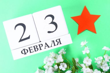 Rus metin ile beyaz takvim: 23 Şubat. Tatil vatan koruyucusu günüdür.