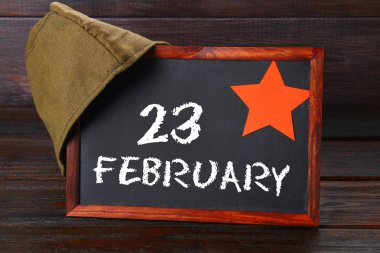Kara tahta metin ile: 23 Şubat. Anavatan gün savunucusu.