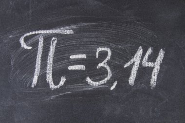 matematiksel işareti veya simge bir kara tahta üzerinde pi.