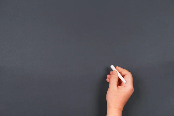 Scrittura a mano con gesso bianco su lavagna. Utile come spazio di sfondo per testo o immagine . — Foto Stock