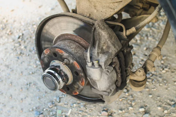 The wheel hub of the car.Replacing the wheel on the car.Car repair. — Stock Photo, Image