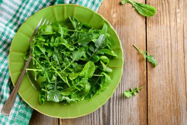 Taze yeşil ev roka yaprakları, rucola. Salata.