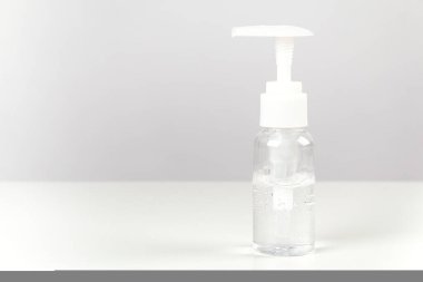 Coronavirus önleme tıbbi cerrahi maskeler, el temizleyici jel hijyen korona virüs koruması.