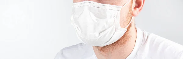 Muž Ochranné Masce Proti Koronaviru Banner Panorama Epidemie Pandemie Sebeizolace — Stock fotografie
