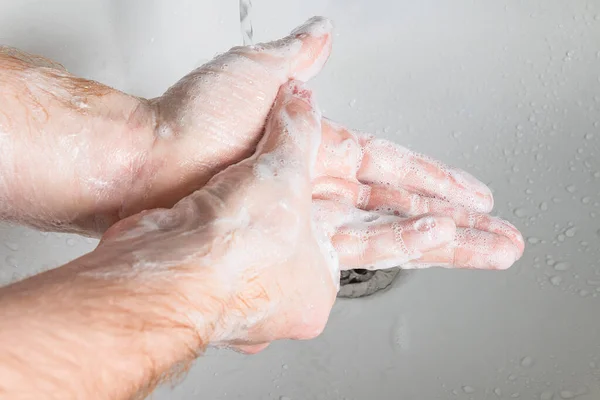 Homem Usar Sabão Lavar Mãos Sob Torneira Água Higiene Conceito — Fotografia de Stock