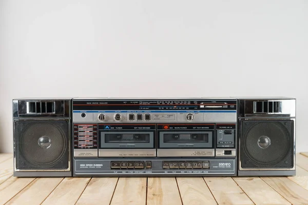 Vintage ljudkassett kassettdäck ghettoblaster — Stockfoto