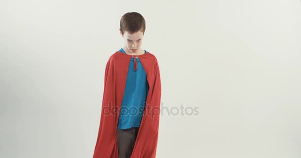Fiatal fiú a superman köpeny