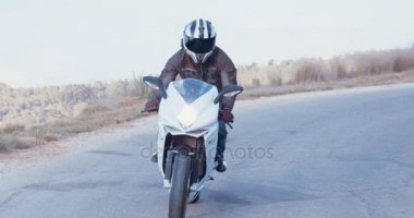 Spor motosiklet sürüş adam