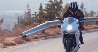 Spor motosiklet sürüş adam