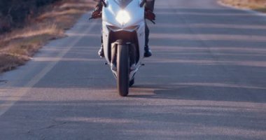 Spor motosiklet sürüş adam