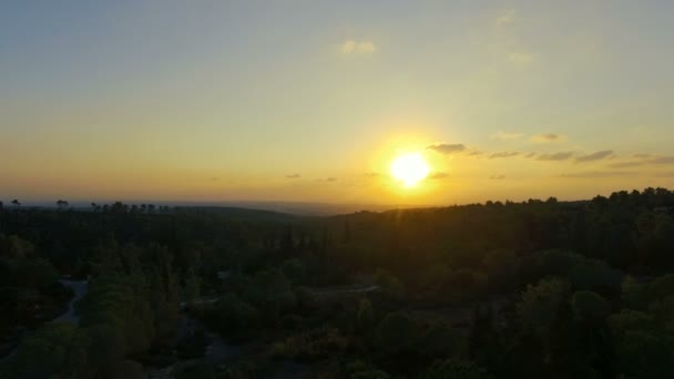 Luchtfoto van zonsondergang landschap — Stockvideo