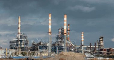 Petrol rafinerisinde büyük yangın kaza