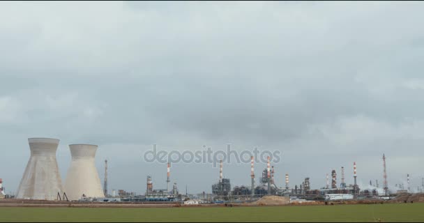 Gran accidente de incendio en la refinería de petróleo — Vídeos de Stock