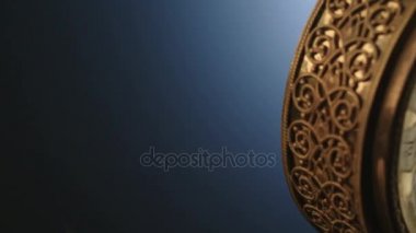 Antik altın masa saati
