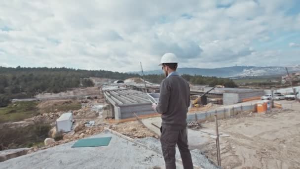 Arbetaren styra luften dron — Stockvideo