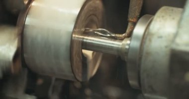Hassas metal değirmeni çalışma