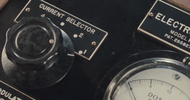 Vintage elektrische apparatuur. — Stockvideo