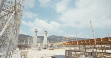 Zaman atlamalı çekim bir bridge çalışma inşaat işçileri