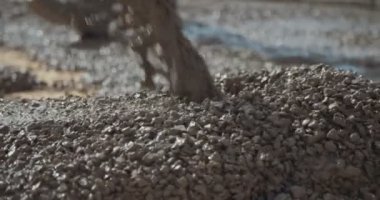 Ağır çekim beton dökme inşaat işçileri