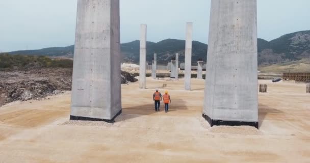Grootschalige weg bouwplaats, met tunnels en bruggen — Stockvideo