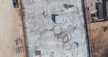 büyük ölçekli yol inşaat alanında, tünelleri ve köprüleri ile