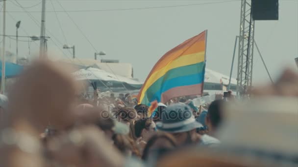 La gente en el desfile anual del orgullo . — Vídeos de Stock