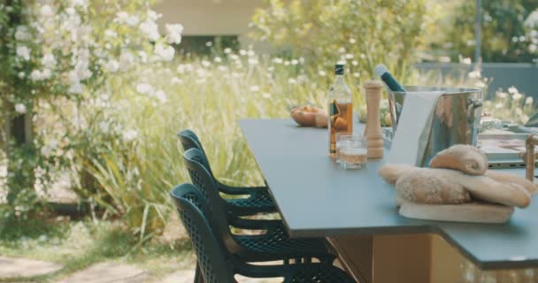Outdoor luxury kitchen — Stock Video
