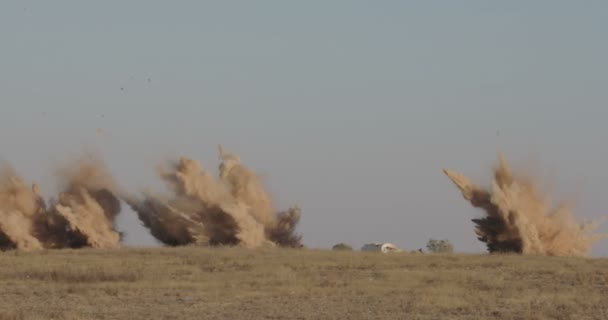 Hava saldırılarına maruz kalan hedeflerini vurarak bomba ile — Stok video